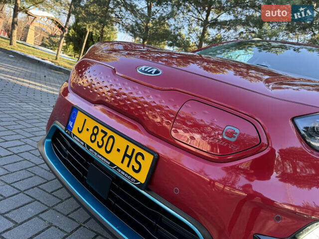Красный Киа Niro, объемом двигателя 0 л и пробегом 55 тыс. км за 19750 $, фото 9 на Automoto.ua