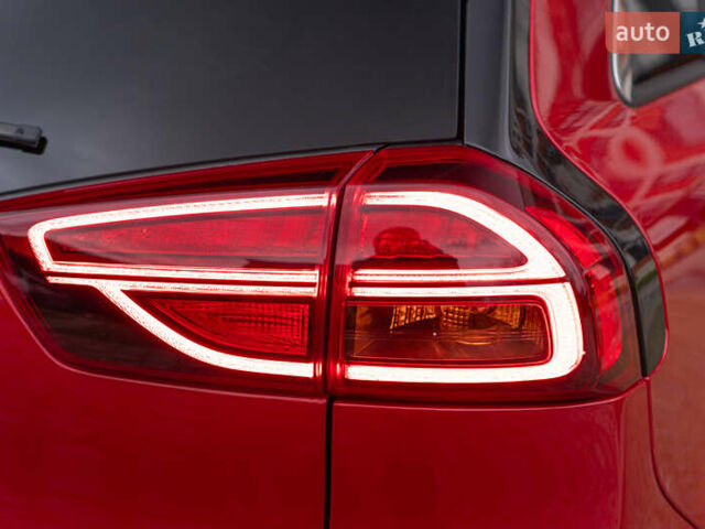 Червоний Кіа Niro, об'ємом двигуна 0 л та пробігом 46 тис. км за 24500 $, фото 13 на Automoto.ua