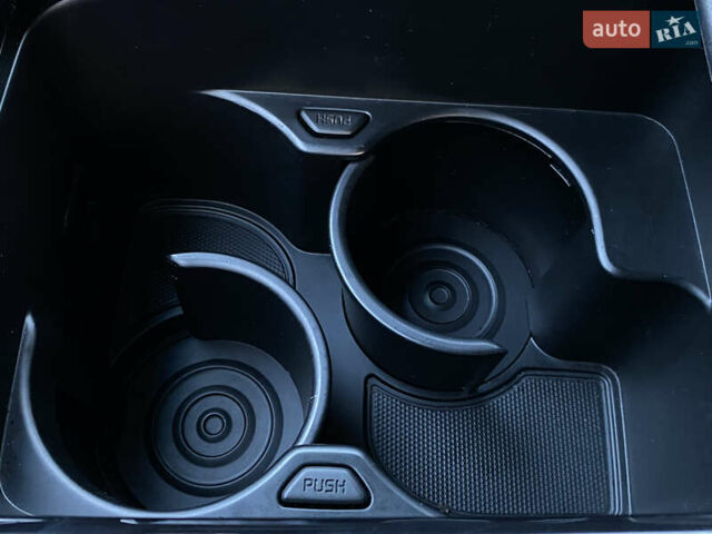 Красный Киа Niro, объемом двигателя 0 л и пробегом 111 тыс. км за 20300 $, фото 64 на Automoto.ua