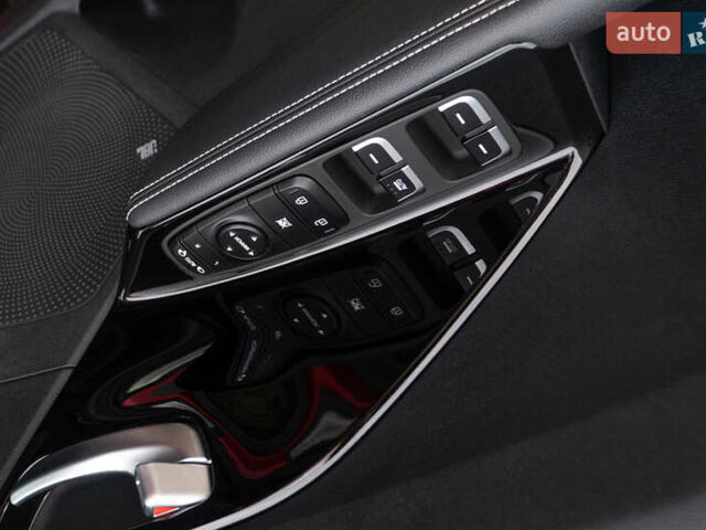 Червоний Кіа Niro, об'ємом двигуна 0 л та пробігом 46 тис. км за 24500 $, фото 17 на Automoto.ua