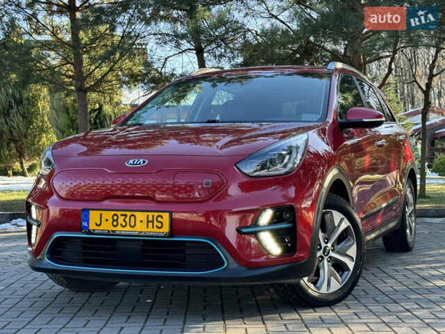 Красный Киа Niro, объемом двигателя 0 л и пробегом 55 тыс. км за 19750 $, фото 2 на Automoto.ua