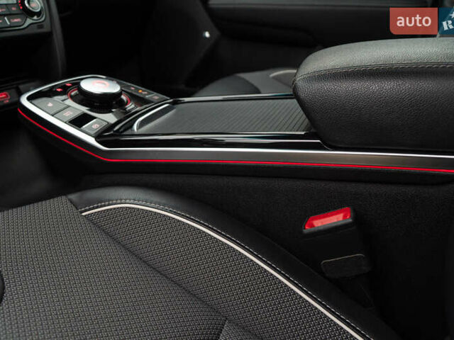 Червоний Кіа Niro, об'ємом двигуна 0 л та пробігом 46 тис. км за 24500 $, фото 21 на Automoto.ua