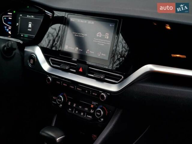 Червоний Кіа Niro, об'ємом двигуна 1.58 л та пробігом 34 тис. км за 28990 $, фото 44 на Automoto.ua