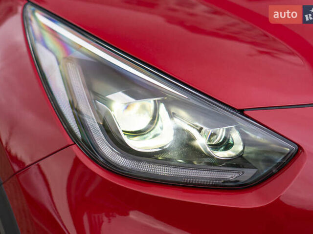 Червоний Кіа Niro, об'ємом двигуна 0 л та пробігом 46 тис. км за 24500 $, фото 3 на Automoto.ua