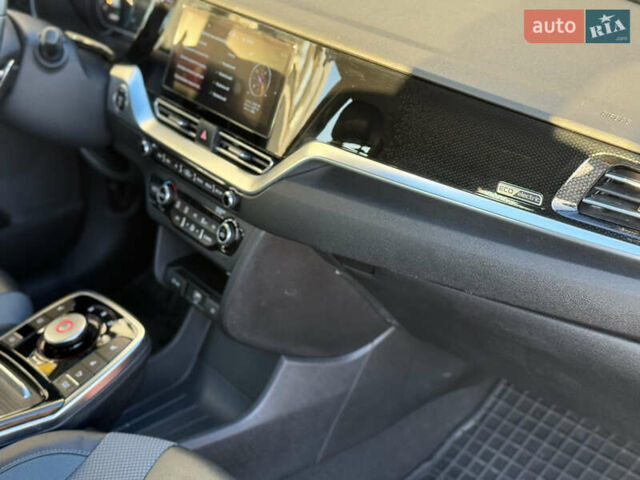 Красный Киа Niro, объемом двигателя 0 л и пробегом 40 тыс. км за 23000 $, фото 23 на Automoto.ua