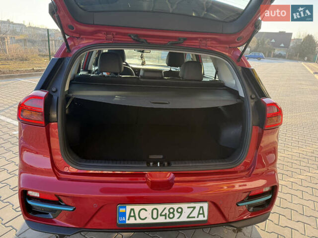 Красный Киа Niro, объемом двигателя 0 л и пробегом 40 тыс. км за 23000 $, фото 4 на Automoto.ua
