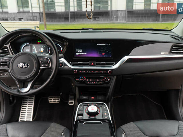 Червоний Кіа Niro, об'ємом двигуна 0 л та пробігом 46 тис. км за 24500 $, фото 26 на Automoto.ua