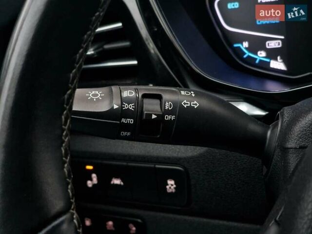 Червоний Кіа Niro, об'ємом двигуна 1.58 л та пробігом 34 тис. км за 28990 $, фото 51 на Automoto.ua