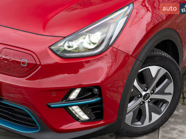 Червоний Кіа Niro, об'ємом двигуна 0 л та пробігом 46 тис. км за 24500 $, фото 5 на Automoto.ua