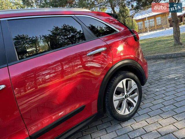 Красный Киа Niro, объемом двигателя 0 л и пробегом 55 тыс. км за 19750 $, фото 22 на Automoto.ua