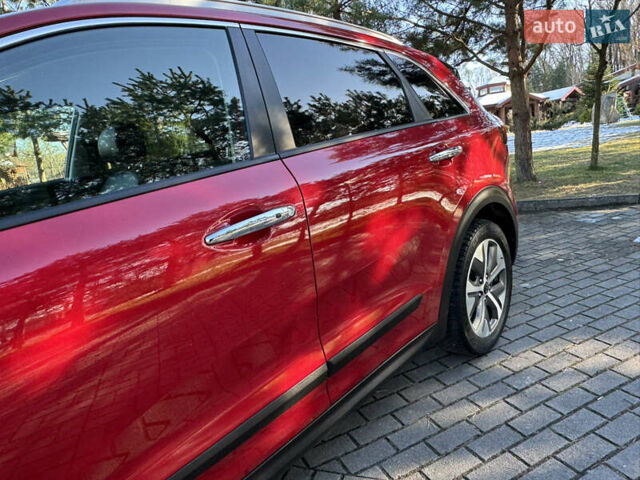 Красный Киа Niro, объемом двигателя 0 л и пробегом 55 тыс. км за 19750 $, фото 20 на Automoto.ua