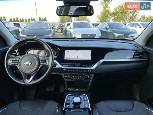 Красный Киа Niro, объемом двигателя 0 л и пробегом 111 тыс. км за 20300 $, фото 2 на Automoto.ua