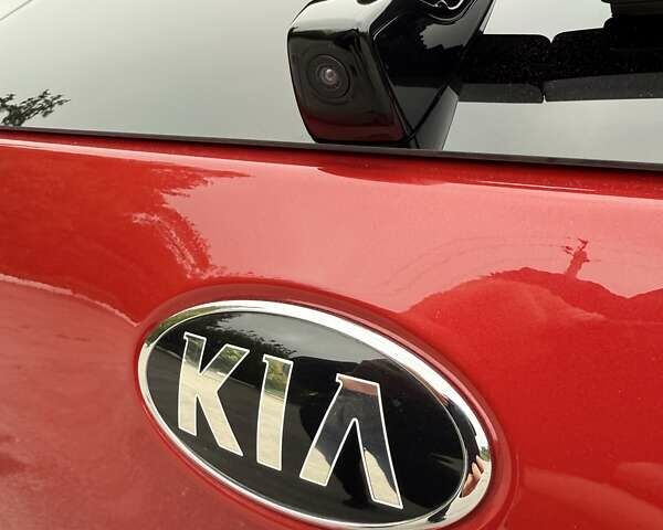 Червоний Кіа Niro, об'ємом двигуна 0 л та пробігом 52 тис. км за 21700 $, фото 17 на Automoto.ua