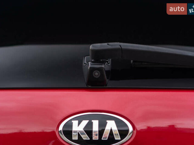 Червоний Кіа Niro, об'ємом двигуна 0 л та пробігом 46 тис. км за 24500 $, фото 11 на Automoto.ua