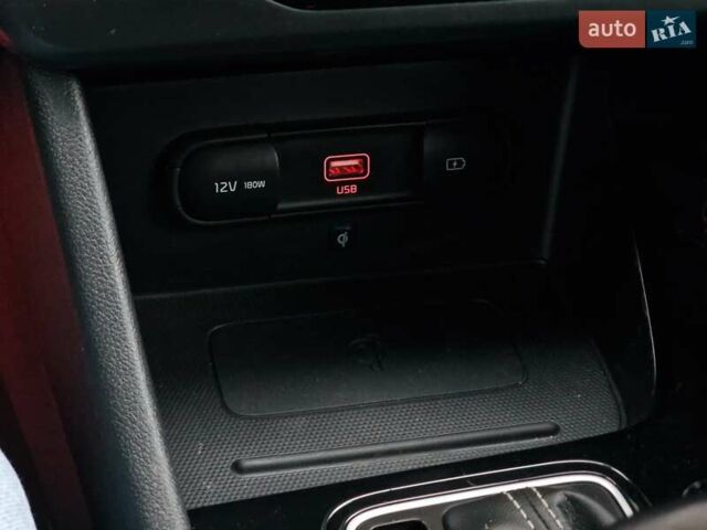 Червоний Кіа Niro, об'ємом двигуна 1.58 л та пробігом 34 тис. км за 28990 $, фото 57 на Automoto.ua