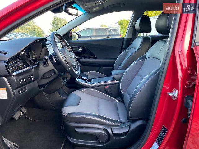 Красный Киа Niro, объемом двигателя 0 л и пробегом 111 тыс. км за 20300 $, фото 30 на Automoto.ua