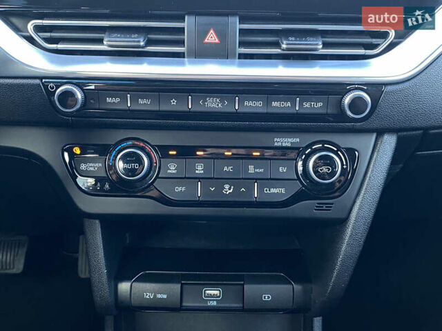 Красный Киа Niro, объемом двигателя 0 л и пробегом 111 тыс. км за 20300 $, фото 52 на Automoto.ua