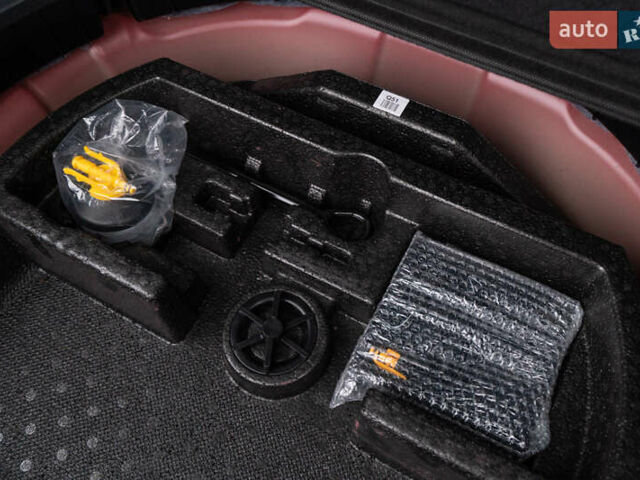 Червоний Кіа Niro, об'ємом двигуна 0 л та пробігом 46 тис. км за 24500 $, фото 59 на Automoto.ua