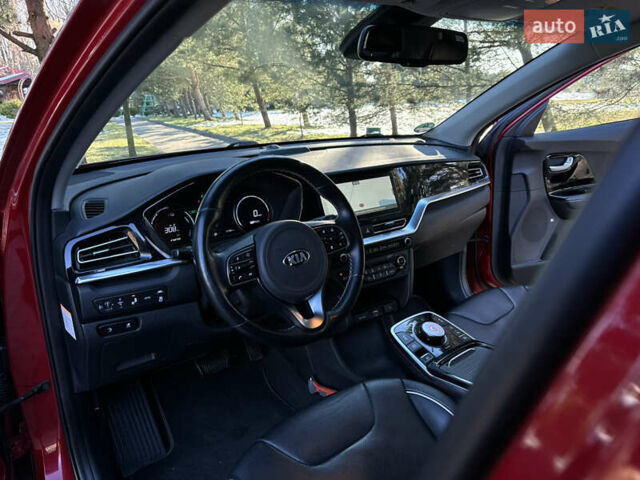 Красный Киа Niro, объемом двигателя 0 л и пробегом 55 тыс. км за 19750 $, фото 69 на Automoto.ua