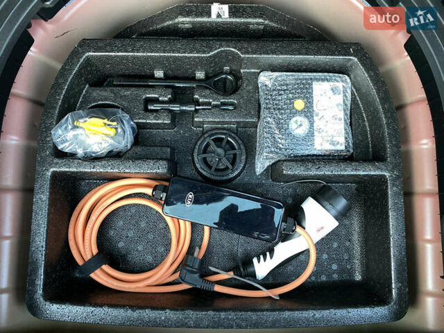 Красный Киа Niro, объемом двигателя 0 л и пробегом 111 тыс. км за 20300 $, фото 74 на Automoto.ua