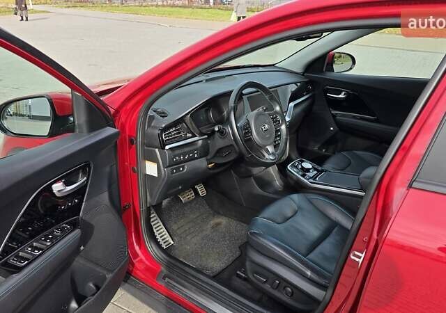 Червоний Кіа Niro, об'ємом двигуна 0 л та пробігом 141 тис. км за 19700 $, фото 9 на Automoto.ua