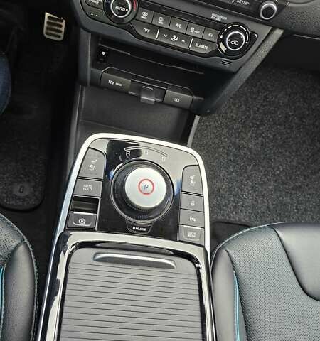 Червоний Кіа Niro, об'ємом двигуна 0 л та пробігом 141 тис. км за 19700 $, фото 18 на Automoto.ua
