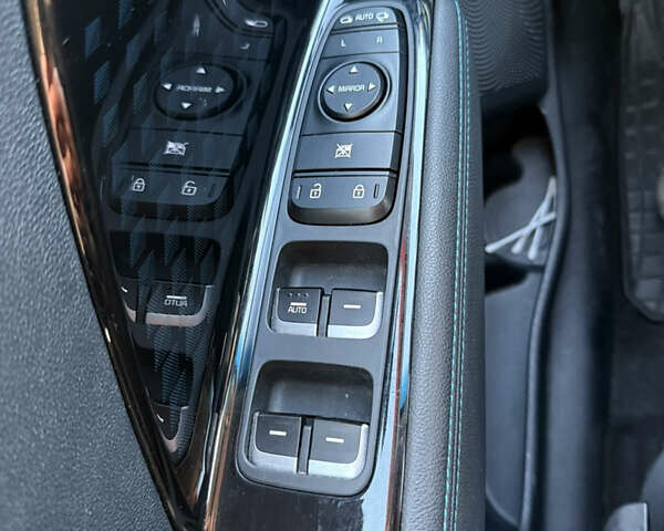 Красный Киа Niro, объемом двигателя 0 л и пробегом 40 тыс. км за 23000 $, фото 15 на Automoto.ua