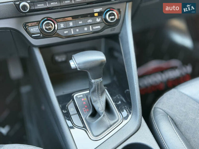 Красный Киа Niro, объемом двигателя 1.6 л и пробегом 52 тыс. км за 23800 $, фото 13 на Automoto.ua