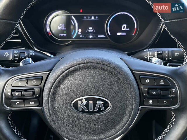 Красный Киа Niro, объемом двигателя 0 л и пробегом 111 тыс. км за 20300 $, фото 38 на Automoto.ua