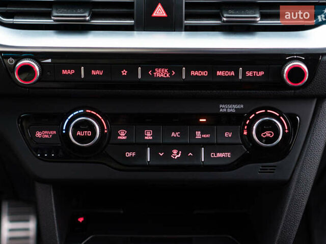 Червоний Кіа Niro, об'ємом двигуна 0 л та пробігом 46 тис. км за 24500 $, фото 50 на Automoto.ua