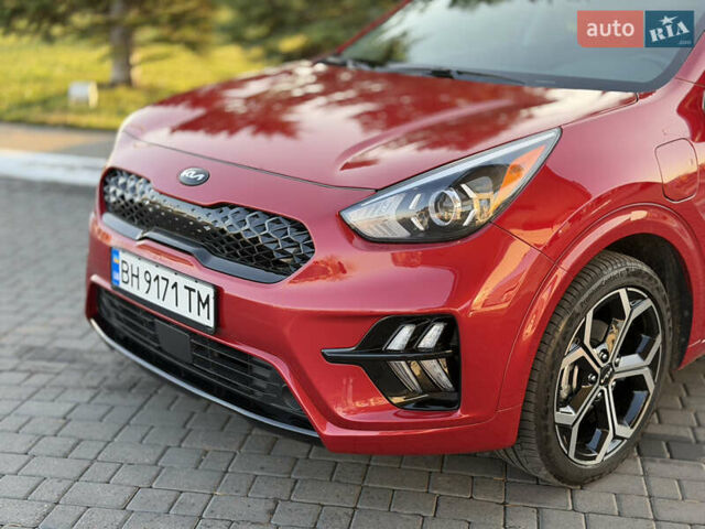Красный Киа Niro, объемом двигателя 1.6 л и пробегом 52 тыс. км за 23800 $, фото 2 на Automoto.ua