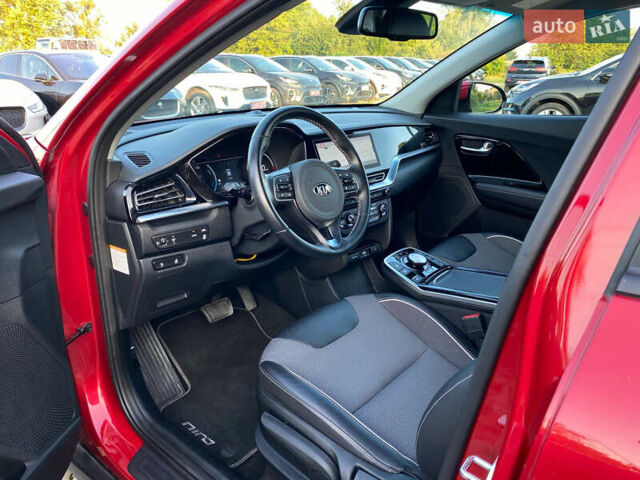 Красный Киа Niro, объемом двигателя 0 л и пробегом 111 тыс. км за 20300 $, фото 1 на Automoto.ua