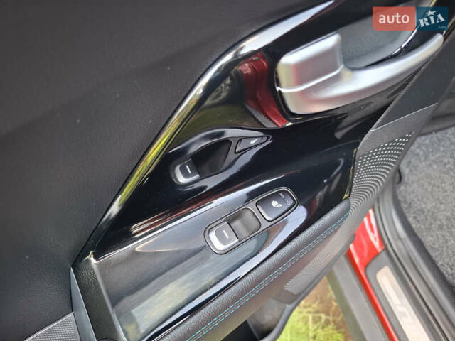 Червоний Кіа Niro, об'ємом двигуна 0 л та пробігом 134 тис. км за 19850 $, фото 18 на Automoto.ua