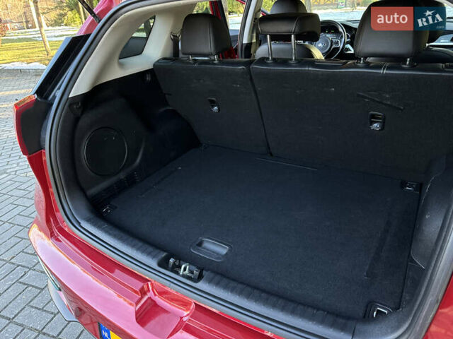 Красный Киа Niro, объемом двигателя 0 л и пробегом 55 тыс. км за 19750 $, фото 114 на Automoto.ua