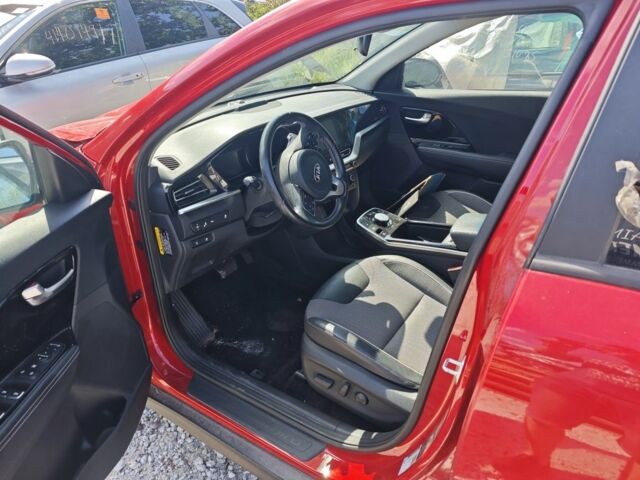 Красный Киа Niro, объемом двигателя 0 л и пробегом 64 тыс. км за 5400 $, фото 3 на Automoto.ua