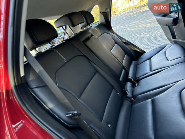 Красный Киа Niro, объемом двигателя 0 л и пробегом 55 тыс. км за 19750 $, фото 101 на Automoto.ua