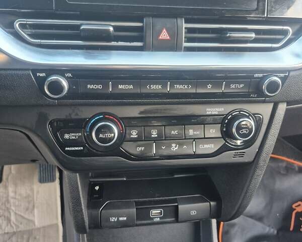 Красный Киа Niro, объемом двигателя 0 л и пробегом 35 тыс. км за 16800 $, фото 17 на Automoto.ua