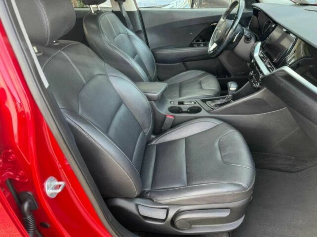 Червоний Кіа Niro, об'ємом двигуна 1.6 л та пробігом 17 тис. км за 8800 $, фото 5 на Automoto.ua