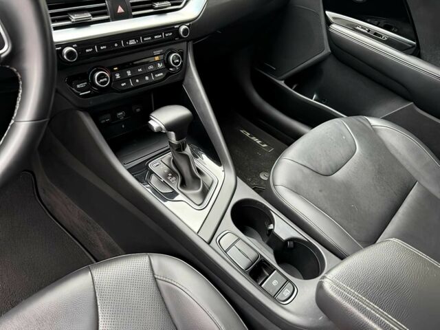 Червоний Кіа Niro, об'ємом двигуна 1.6 л та пробігом 12 тис. км за 14000 $, фото 12 на Automoto.ua