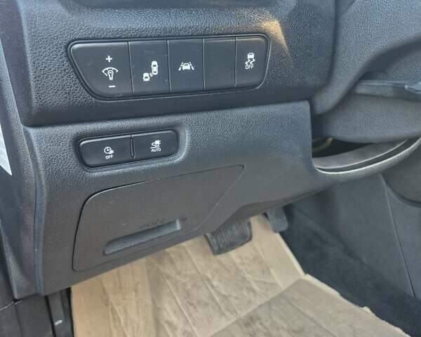 Красный Киа Niro, объемом двигателя 0 л и пробегом 35 тыс. км за 16800 $, фото 16 на Automoto.ua