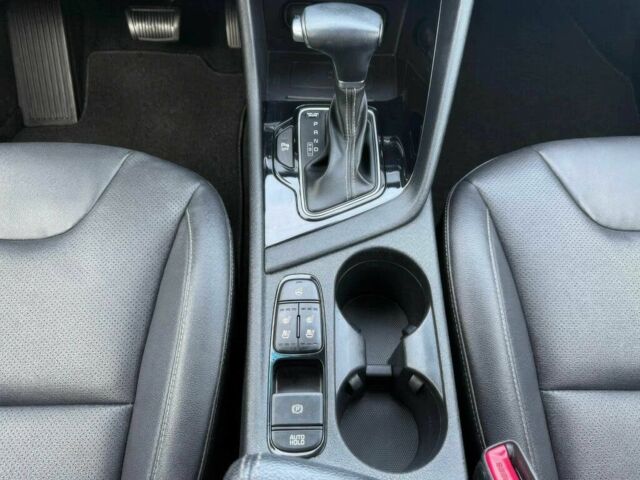 Червоний Кіа Niro, об'ємом двигуна 1.6 л та пробігом 17 тис. км за 8800 $, фото 9 на Automoto.ua