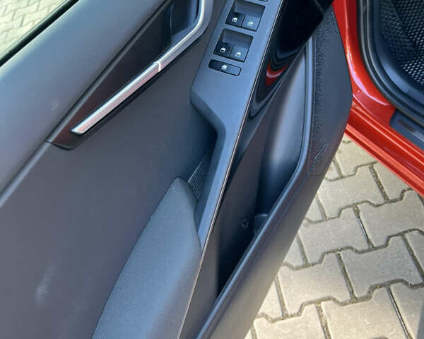 Красный Киа Niro, объемом двигателя 0 л и пробегом 34 тыс. км за 26400 $, фото 17 на Automoto.ua