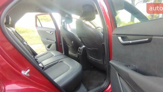 Красный Киа Niro, объемом двигателя 0 л и пробегом 39 тыс. км за 17000 $, фото 5 на Automoto.ua
