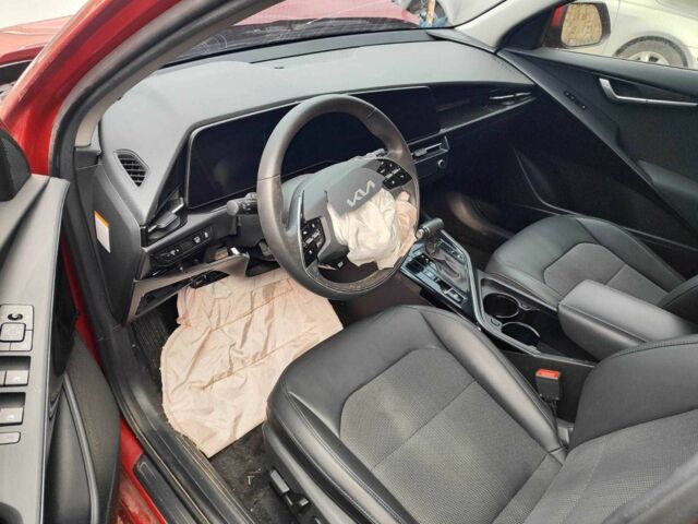 Киа Niro 2023 в Одессе на Automoto.ua Красный Киа Niro, объемом двигателя 1.6 л и пробегом 170 тыс. км за 345 $, фото 5 на Automoto.ua