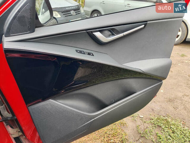 Червоний Кіа Niro, об'ємом двигуна 1.58 л та пробігом 107 тис. км за 13900 $, фото 17 на Automoto.ua