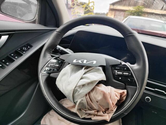 Киа Niro 2023 в Одессе на Automoto.ua Красный Киа Niro, объемом двигателя 1.6 л и пробегом 170 тыс. км за 345 $, фото 11 на Automoto.ua