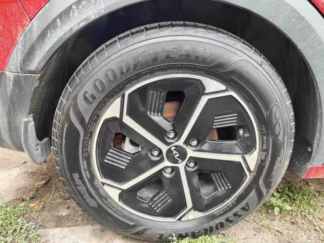 Киа Niro 2023 в Одессе на Automoto.ua Красный Киа Niro, объемом двигателя 1.6 л и пробегом 170 тыс. км за 345 $, фото 7 на Automoto.ua