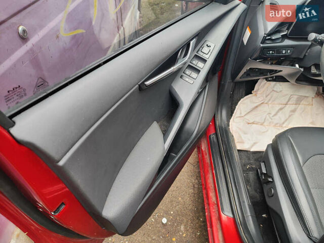 Красный Киа Niro, объемом двигателя 1.58 л и пробегом 172 тыс. км за 12700 $, фото 6 на Automoto.ua