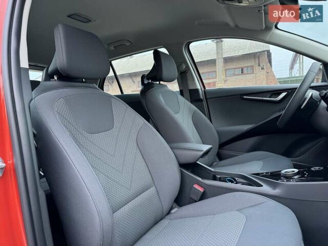 Красный Киа Niro, объемом двигателя 0 л и пробегом 1 тыс. км за 28900 $, фото 28 на Automoto.ua