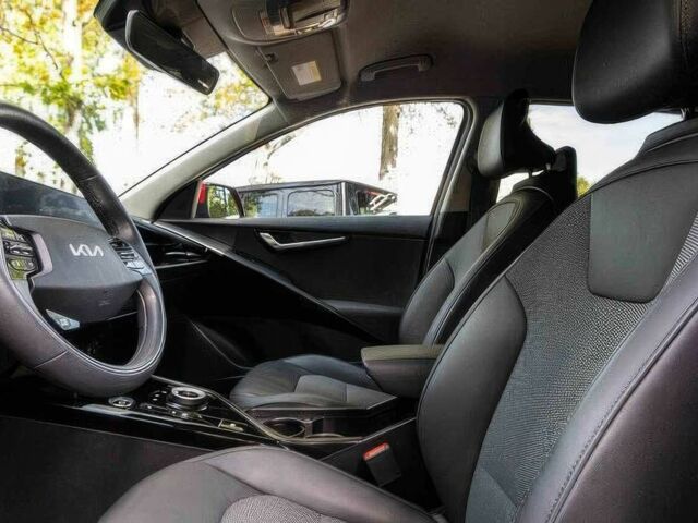 Красный Киа Niro, объемом двигателя 0 л и пробегом 27 тыс. км за 19000 $, фото 6 на Automoto.ua
